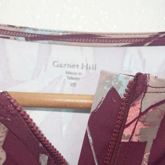 Garnet Hill Maroon Tropical Floral Long Sleeve Rash Guard Quarter Zip Top - Picture 6 of 9